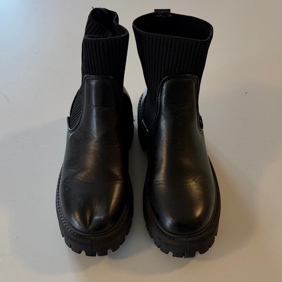 Forever 21 Shoes - Forever 21 Black Ankle Boots size 5.5